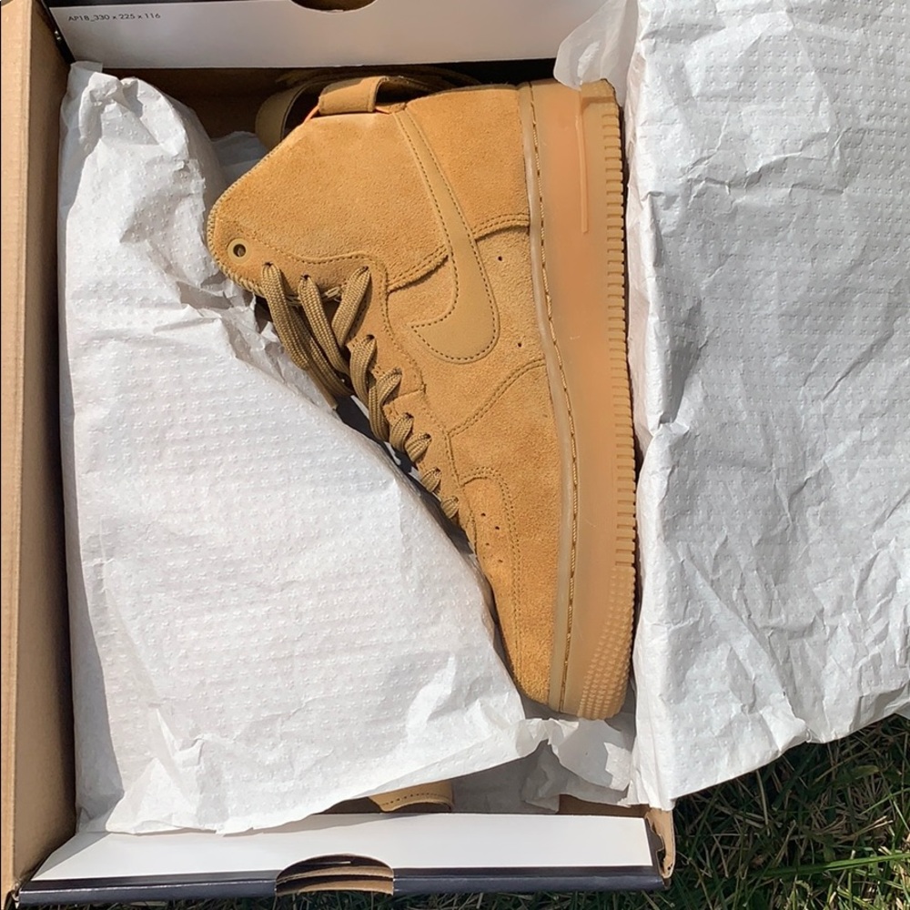 NIKE SUEDE AIR FORCE 1 HI 👑